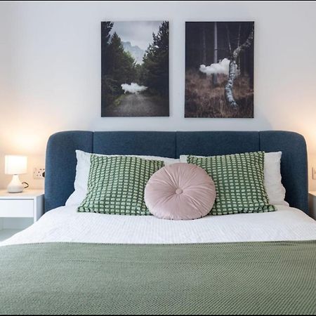 Elegance Retreat - 2 Bed Holiday Home With Parking Manchester Eksteriør bilde