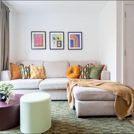 Elegance Retreat - 2 Bed Holiday Home With Parking Manchester Eksteriør bilde