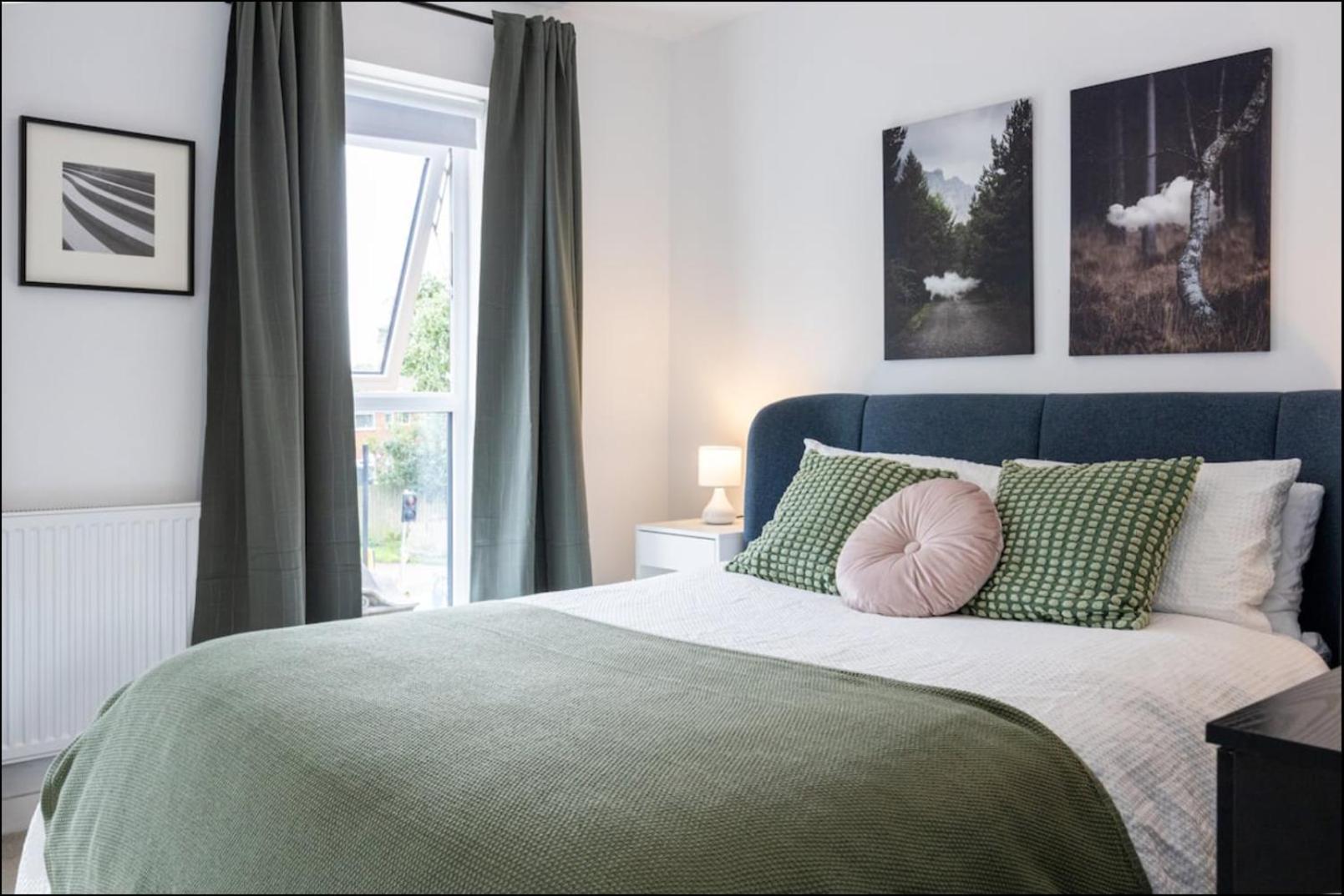 Elegance Retreat - 2 Bed Holiday Home With Parking Manchester Eksteriør bilde