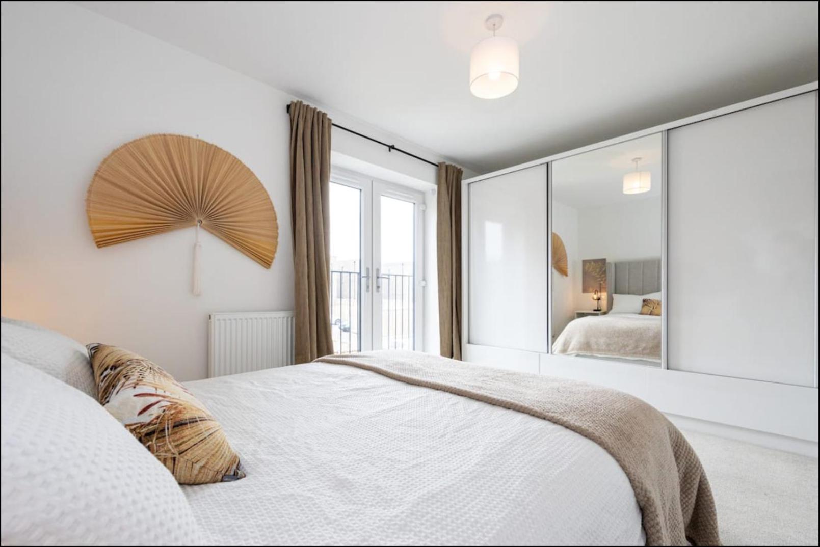 Elegance Retreat - 2 Bed Holiday Home With Parking Manchester Eksteriør bilde
